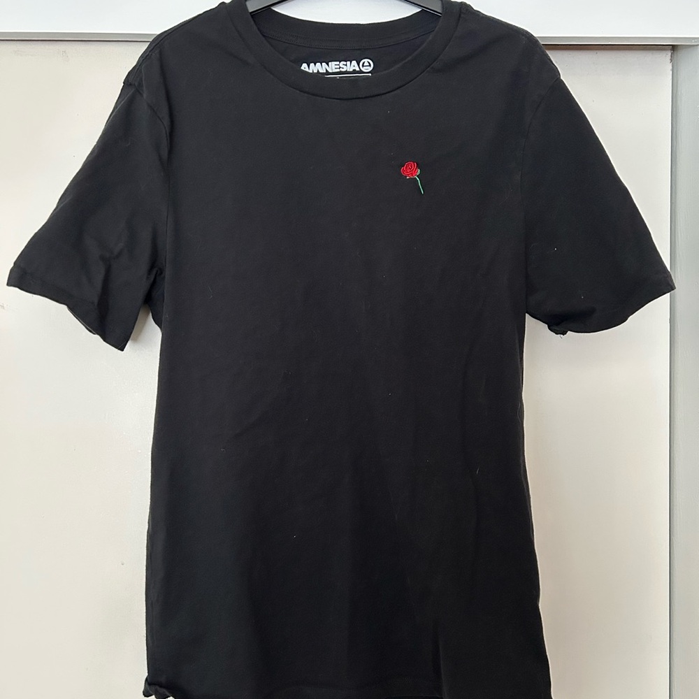 Amnesia Black T-Shirt with Rose Embroidery Size Medium